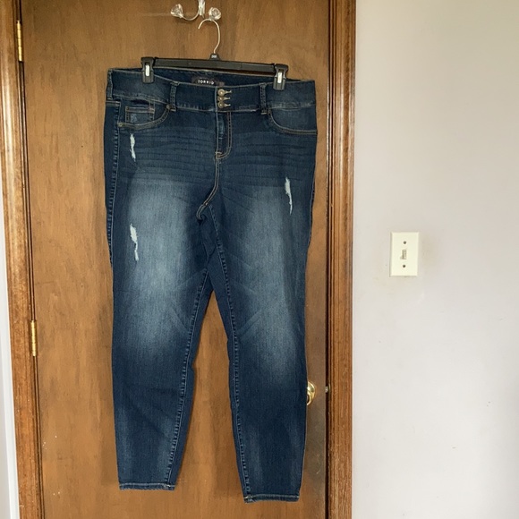Torrid distressed jegging 22T - Picture 7 of 15